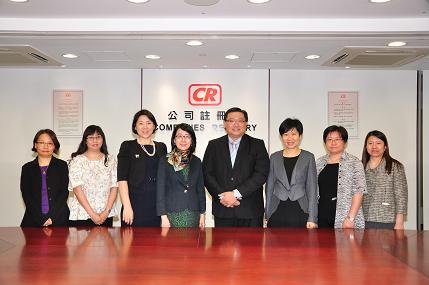 Ms Ada Chung (centre), Registrar of Companies, hosted a visit from Mr Kenneth Yap (centre), Chief Executive, and Ms Julia Tay, Assistant Chief Executive (third left) of ACRA of Singapore.