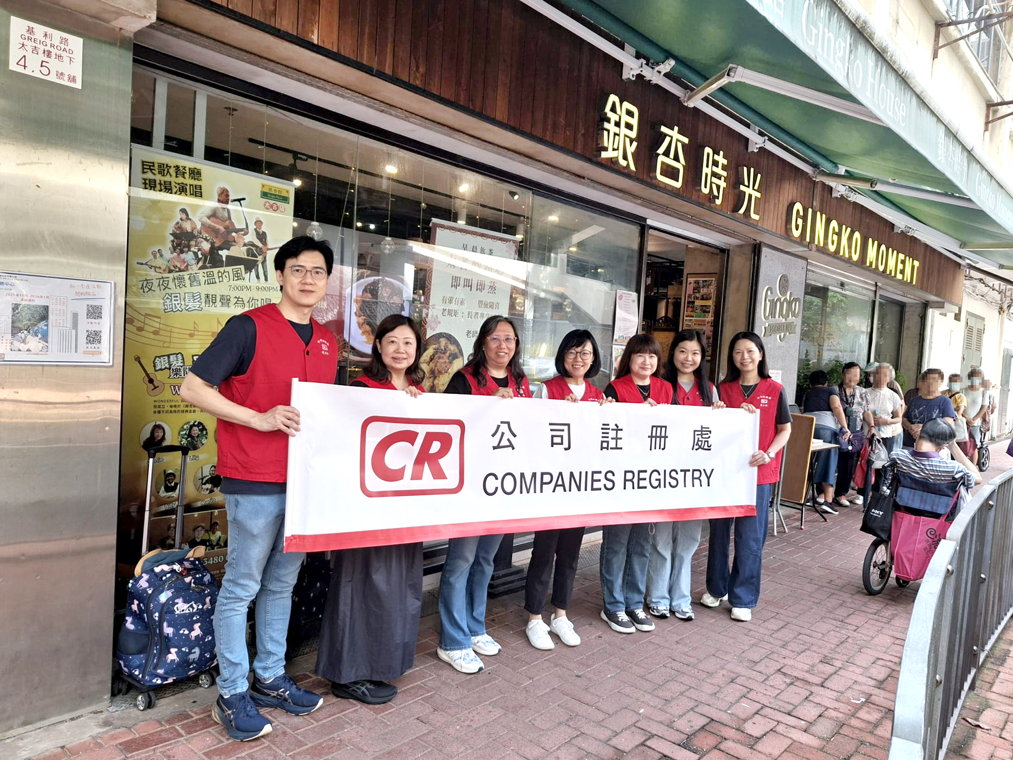 Distribution of meal boxes at Gingko House