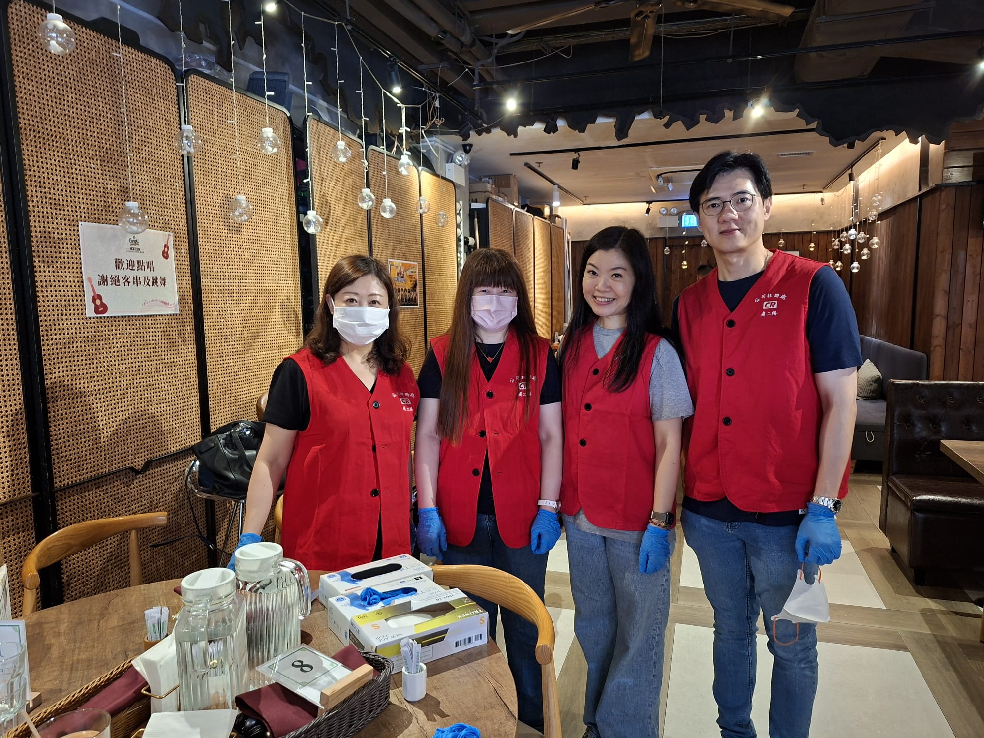 Distribution of meal boxes at Gingko House