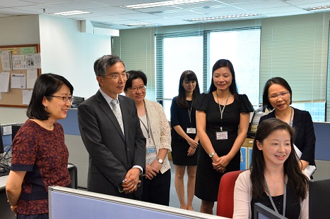 Mr James LAU, JP, the Secretary for Financial Services and the Treasury (left two), listening to a colleague’s explanation of the workflow of processing an application for company incorporation