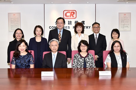 Mr Joshua LAW, the Secretary for the Civil Service (front row left two), Mrs Suzanna KONG, Principal Assistant Secretary (Staff Relations) (front row left one), Ms Ada CHUNG, Registrar of Companies (front row right two), Ms Marianna YU, Registry Manager (front row right one) and other Members of Management Board (back row)