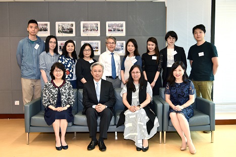 Mr Joshua LAW, the Secretary for the Civil Service (front row left two), Mrs Suzanna KONG, Principal Assistant Secretary (Staff Relations) (front row right one), Ms Ada CHUNG, Registrar of Companies (front row left one), Ms Marianna YU, Registry Manager (front row right two) and staff representatives (back row)